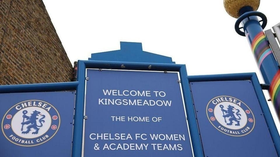 Chelsea hold talks over young forward Safi