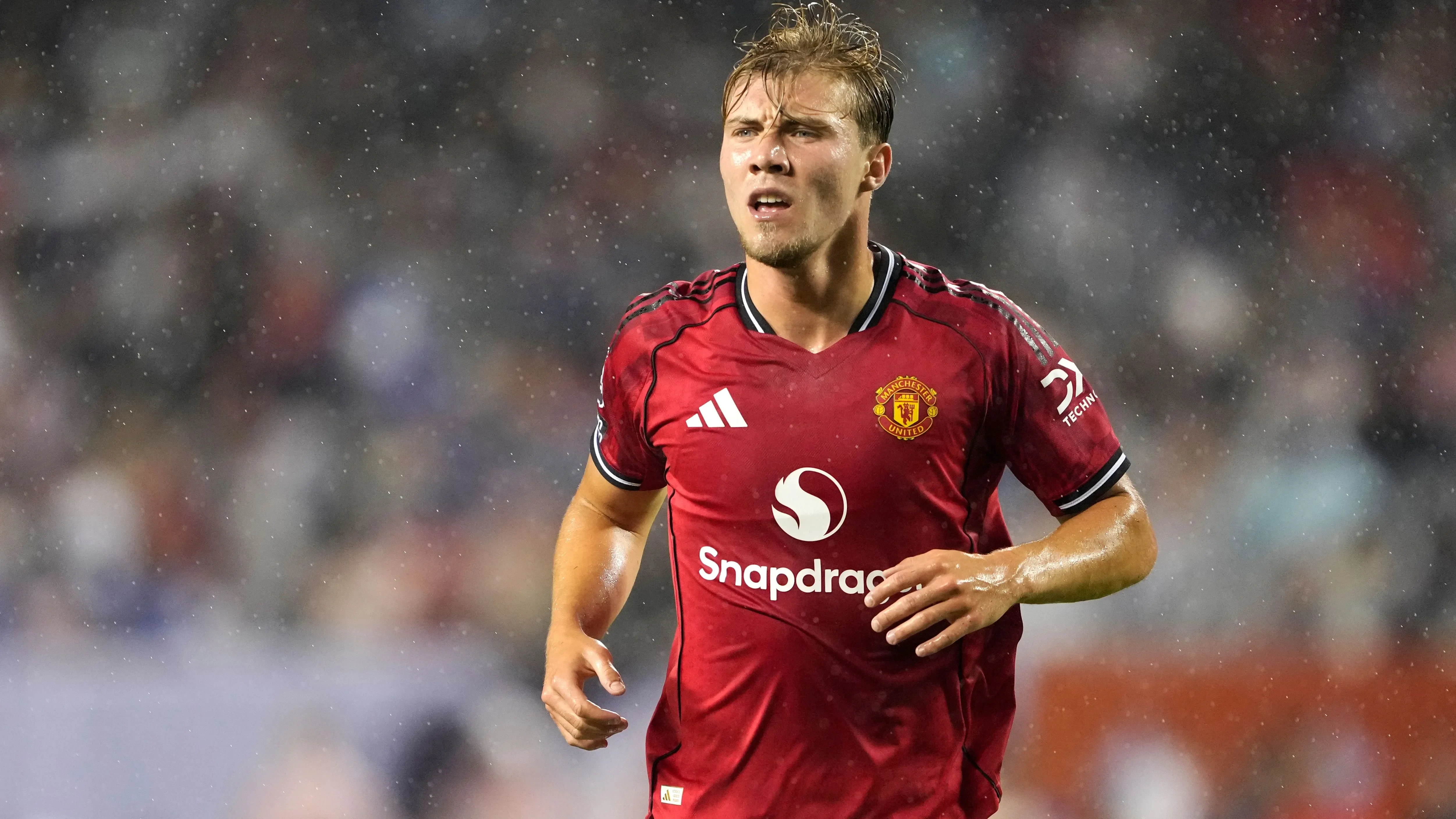 Michael Owen urges Man United to give Rasmus Hojlund fair chance