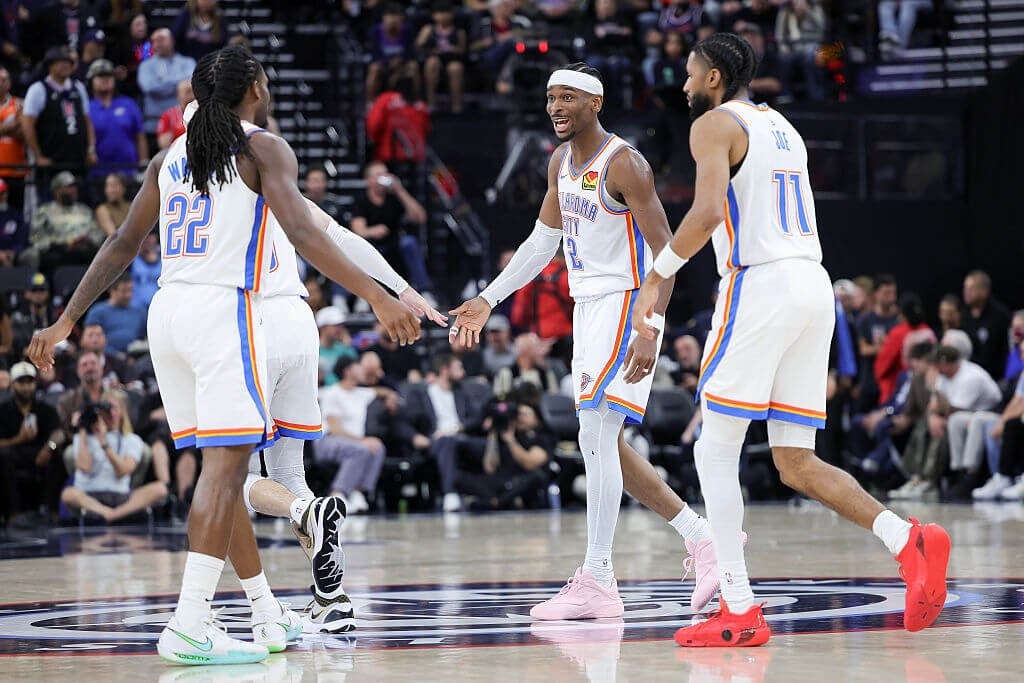 Rory McIlroy Opens Masters with 67, Ties Lead