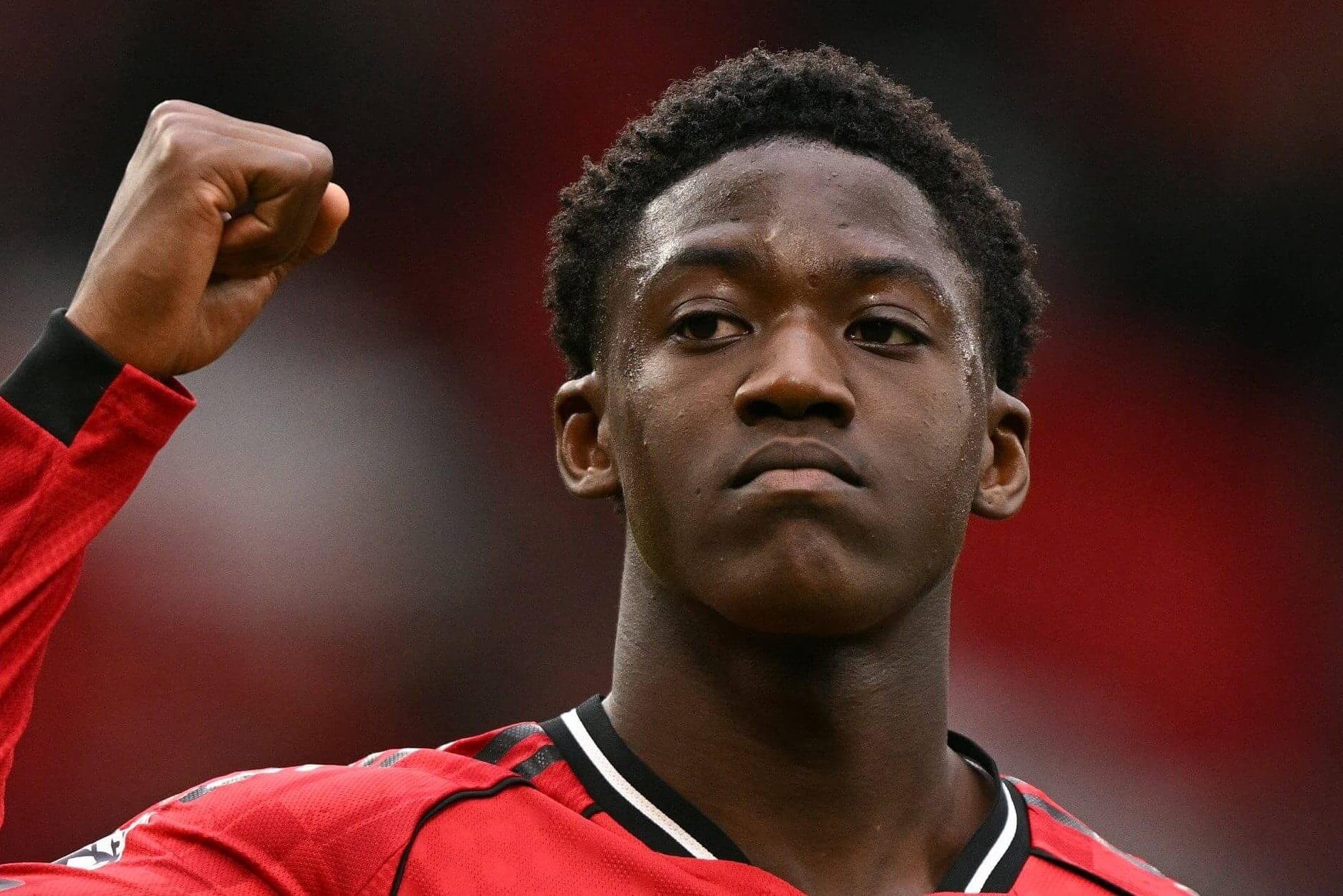 Kobbie Mainoo signs new Manchester United contract until 2031